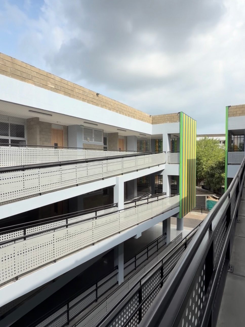 Instagram post from comfacoroficial. This post is in position 7.